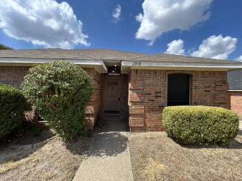 2949 Lawndale Drive , Lancaster,  75134