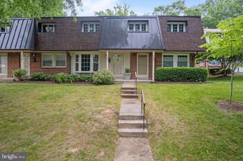 350 James St , Falls Church,  22046-4124
