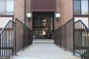 9708 Kingsbridge Dr Apt 302 , Fairfax,  22031-1680