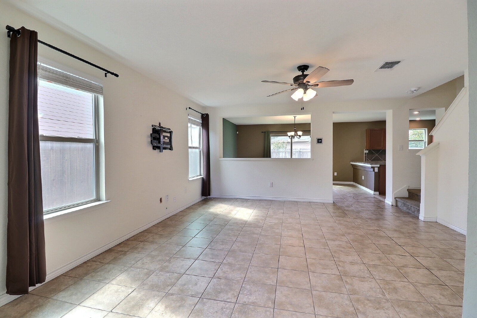 Photo 4 of 9639 Pleasanton Place