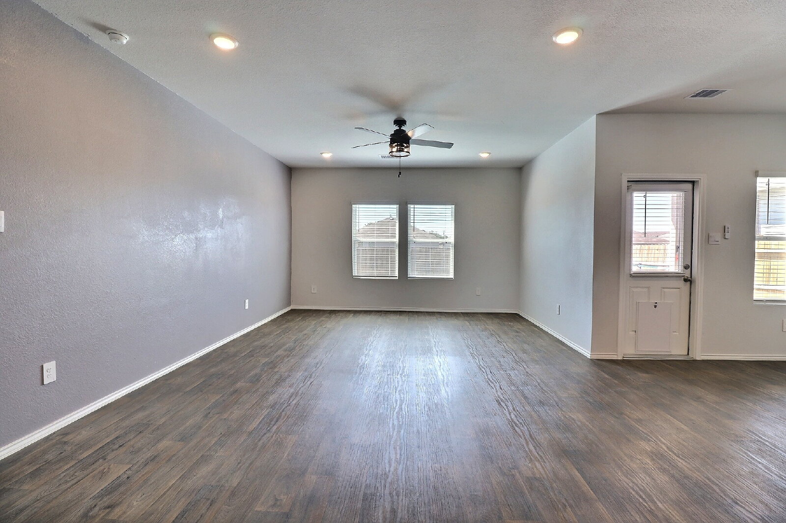 Photo 4 of 209 North Richland Drive