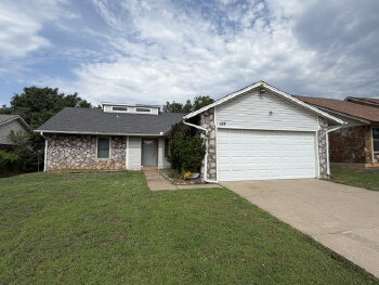 137 Oak Tree Drive , Midwest City,  73130