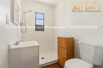 1017 E Bonneville , Las Vegas,  89101