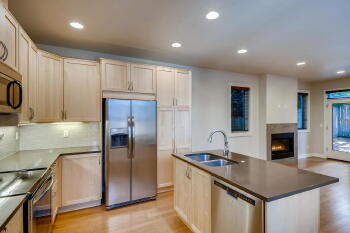 5724 SE Stark Street , Portland,  97215