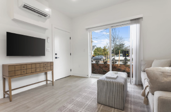 9060 Northeast Hoyt Street Unit 02, Portland,  97220