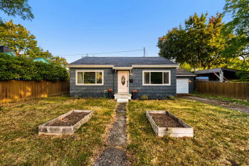 8527 NE Humboldt St , Portland,  97220