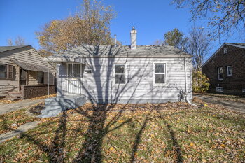 18591 Kingsville St , Harper Woods,  48225