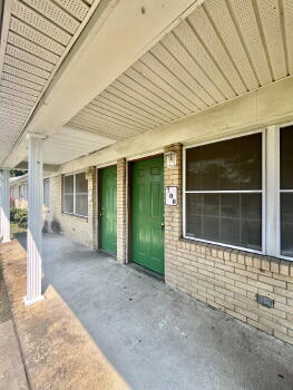 700 W. Lon Moore , Charleson,  63834