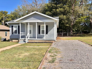 208 Bynum Street , Sikeston,  63801