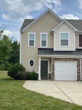 2601 Silverthorn Dr , Charlotte,  28273