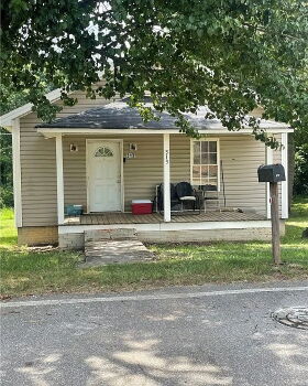 313 Lakeside Drive , Westminster,  29693