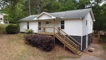 107 Ledbetter Lane , Walhalla,  29691
