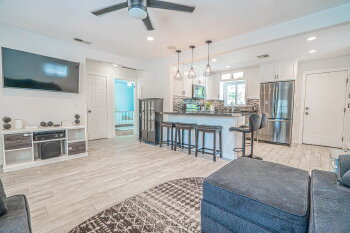 7044 Garden Grove Avenue , Reseda,  91335