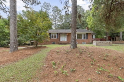 555 North Leak Street , Southern Pines,  28387
