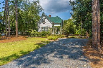 560 East New England Avenue , Pinebluff,  28373