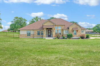 380 Abrego Lake Drive , Floresville,  78114