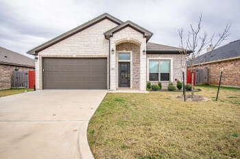 717 Holstein Dr , Belton,  76513