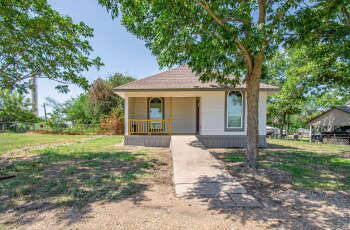 105 W Ave G , Buckholts,  76518