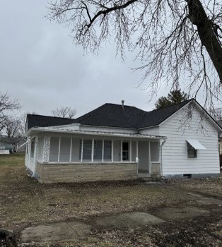 136 North 3rd Street , Clinton,  47842