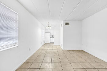 447 NE 125th St #18, North Miami,  33161