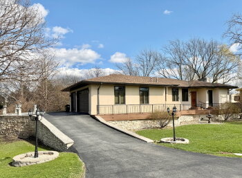 1S701 Eisenhower Road , Oakbrook Terrace,  60181